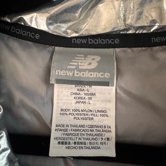 NEW BALANCE Vest Medium Shine Radiant Heat Metallic Silver Half Zip High Collar - Picture 9 of 12